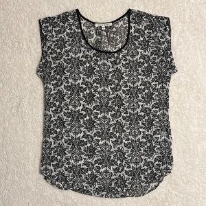 Black Rainn Black and White Damask Pattern Shirt Women’s Size Small Blouse Top